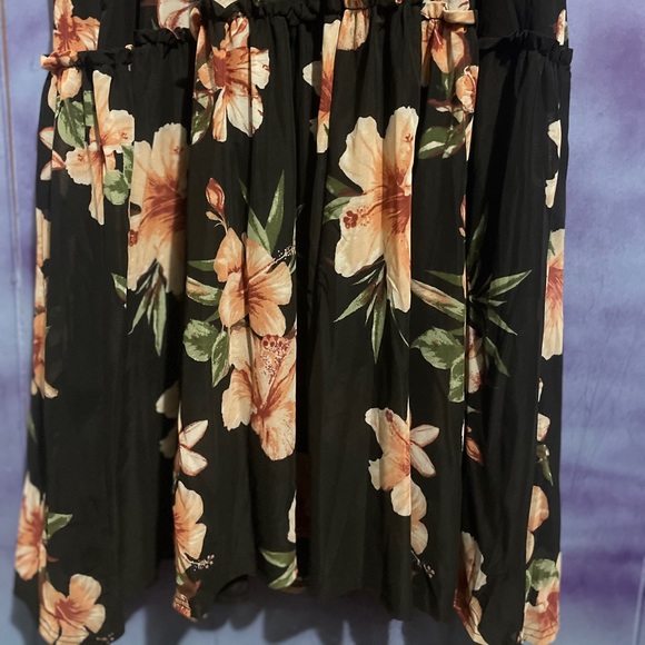 Women Black Floral Dress - Picture 2 of 8